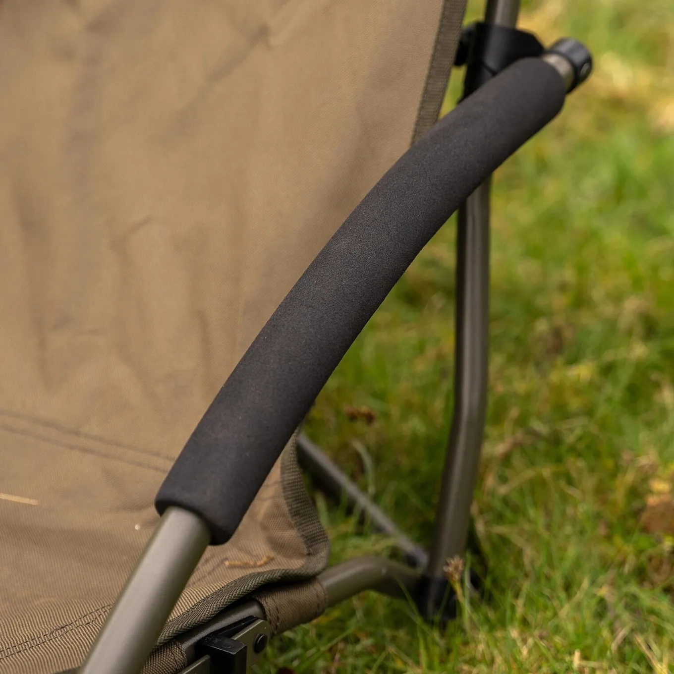 Avid Revolve Low Chair