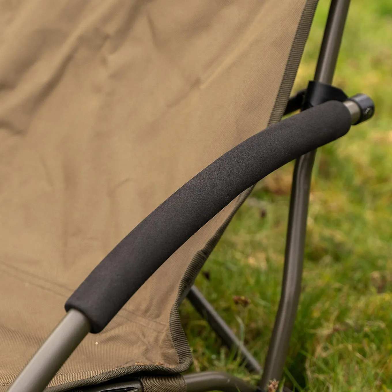 Avid Revolve Low Chair